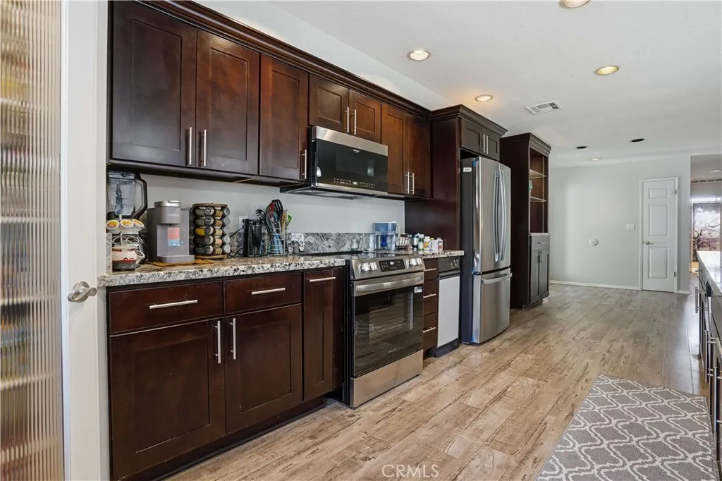 22568 Castle Crag Drive, Canyon Lake, California 92587 home-pic-17