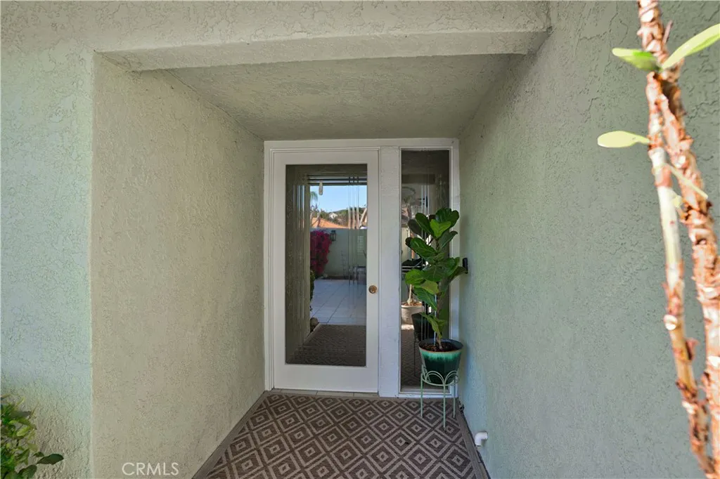22568 Castle Crag Drive, Canyon Lake, California 92587 home-pic-10
