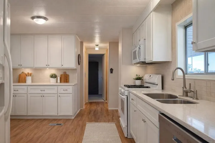 AI Staged Kitchen
