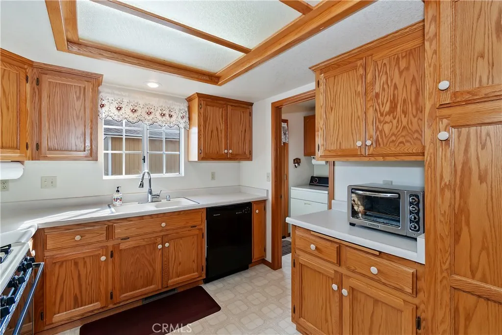 1165 Monte Vista, Big Bear City, California 92314 home-pic-13