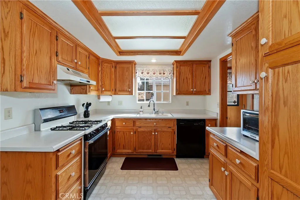 1165 Monte Vista, Big Bear City, California 92314 home-pic-12