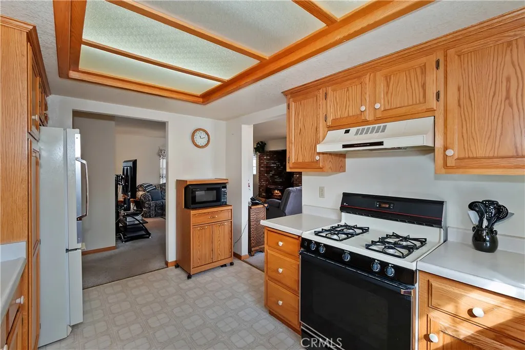 1165 Monte Vista, Big Bear City, California 92314 home-pic-16