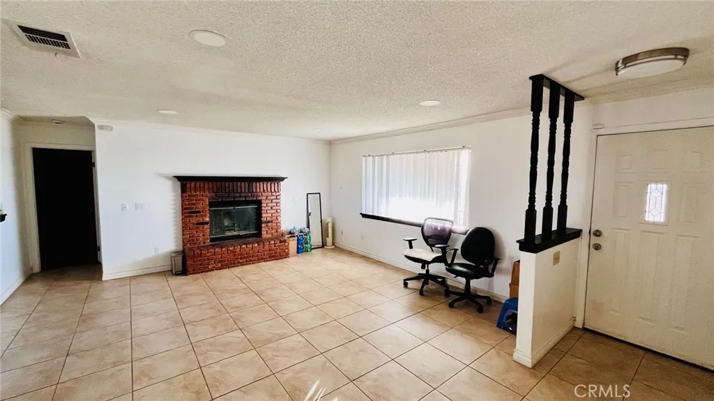 11911 Kiowa Road, Apple Valley, California 92308 home-pic-17
