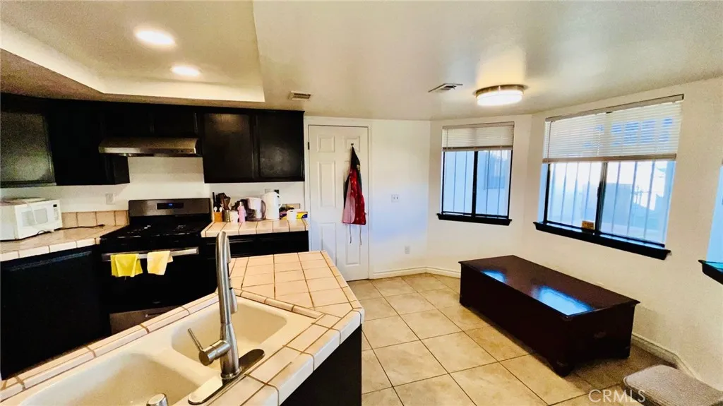 11911 Kiowa Road, Apple Valley, California 92308 home-pic-20