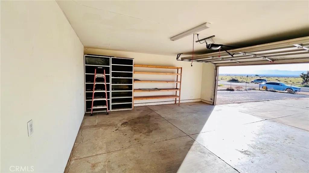 11911 Kiowa Road, Apple Valley, California 92308 home-pic-39