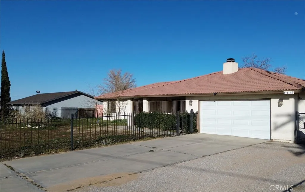 11911 Kiowa Road, Apple Valley, California 92308 home-pic-2