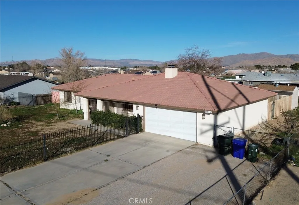 11911 Kiowa Road, Apple Valley, California 92308 home-pic-3