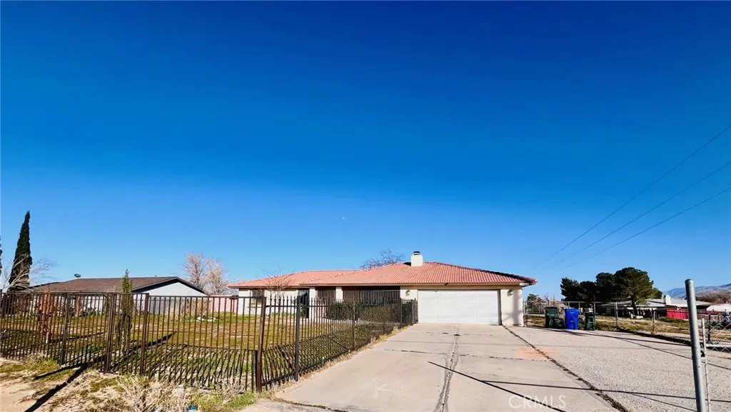 11911 Kiowa Road, Apple Valley, California 92308 home-pic-11