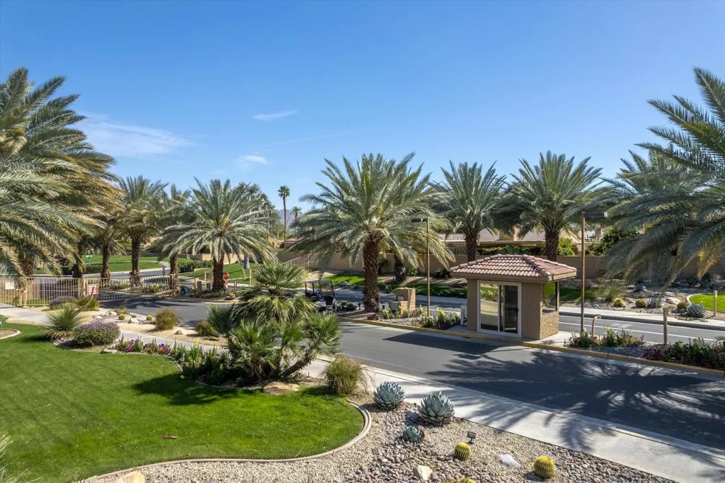 44715 Monaco Circle, Palm Desert, California 92260 home-pic-40