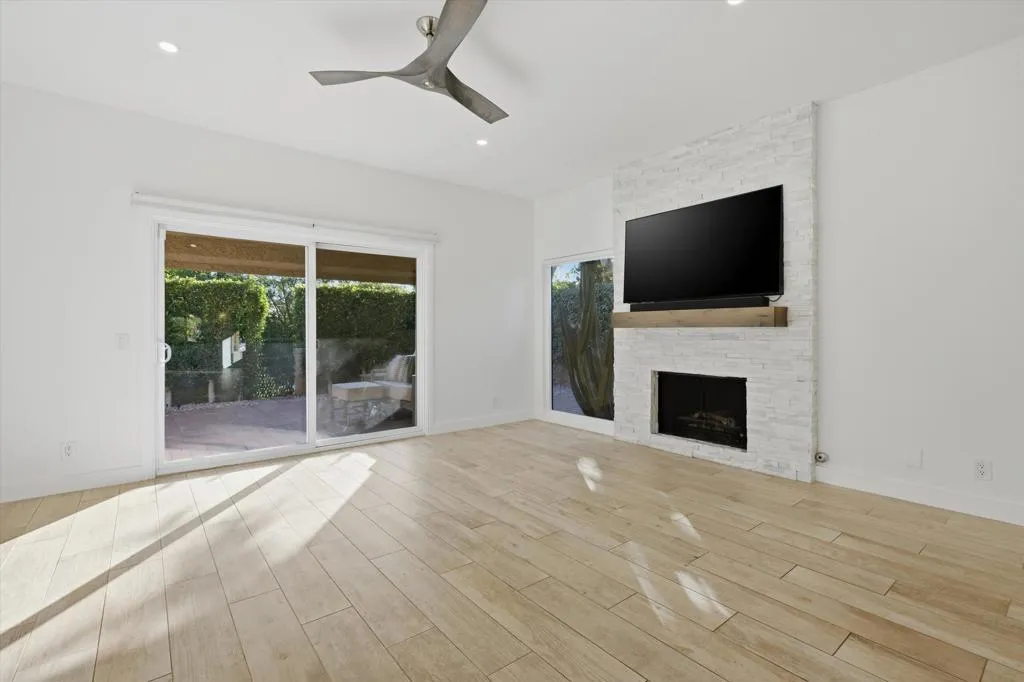 44715 Monaco Circle, Palm Desert, California 92260 home-pic-11