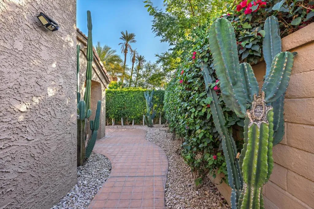 44715 Monaco Circle, Palm Desert, California 92260 home-pic-5