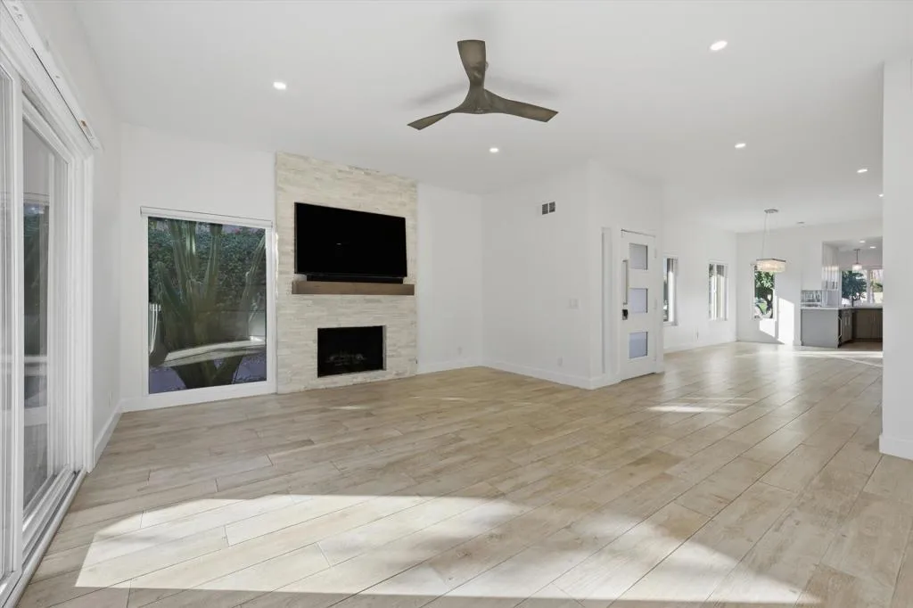 44715 Monaco Circle, Palm Desert, California 92260 home-pic-10