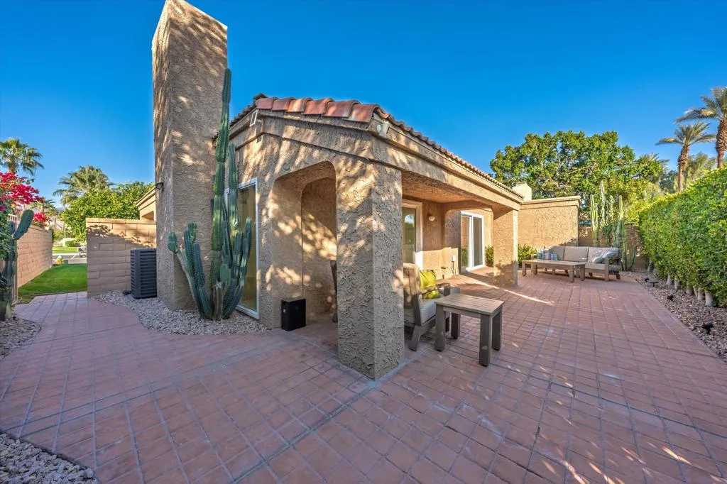 44715 Monaco Circle, Palm Desert, California 92260 home-pic-6