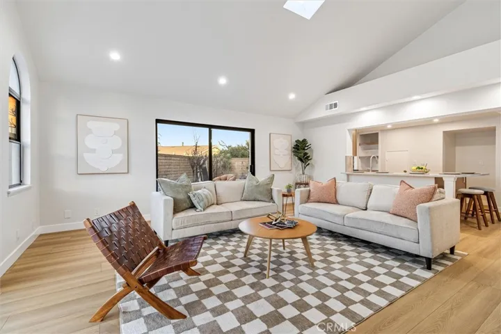 5271 Niguel, La Palma, California 90623