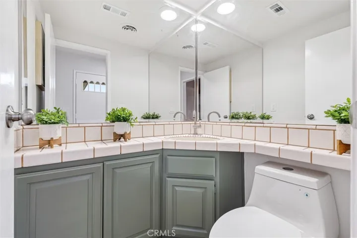 5271 Niguel, La Palma, California 90623