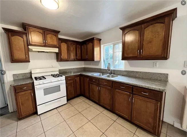 10931 Anzac, Los Angeles, California 90059