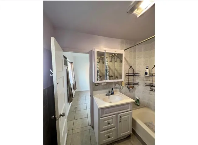 10931 Anzac, Los Angeles, California 90059