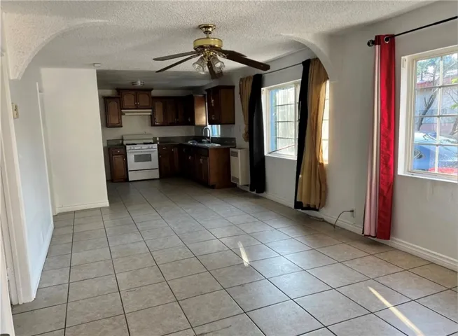 10931 Anzac, Los Angeles, California 90059