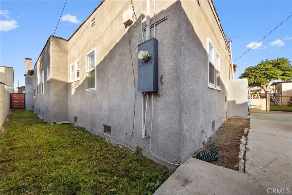 1946 W 85th, Los Angeles, California 90047 home-pic-26
