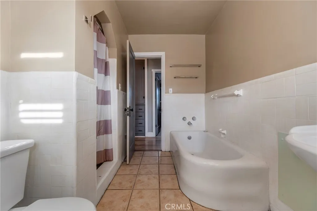 1946 W 85th, Los Angeles, California 90047 home-pic-23