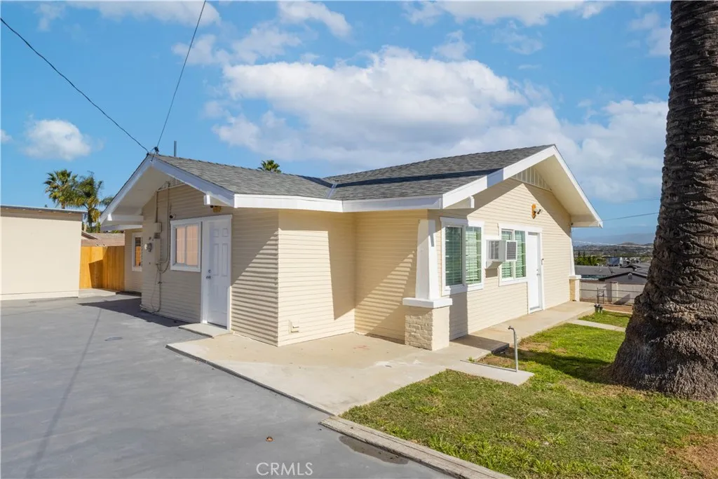 11711 Carmine Street, Riverside, California 92505 home-pic-1
