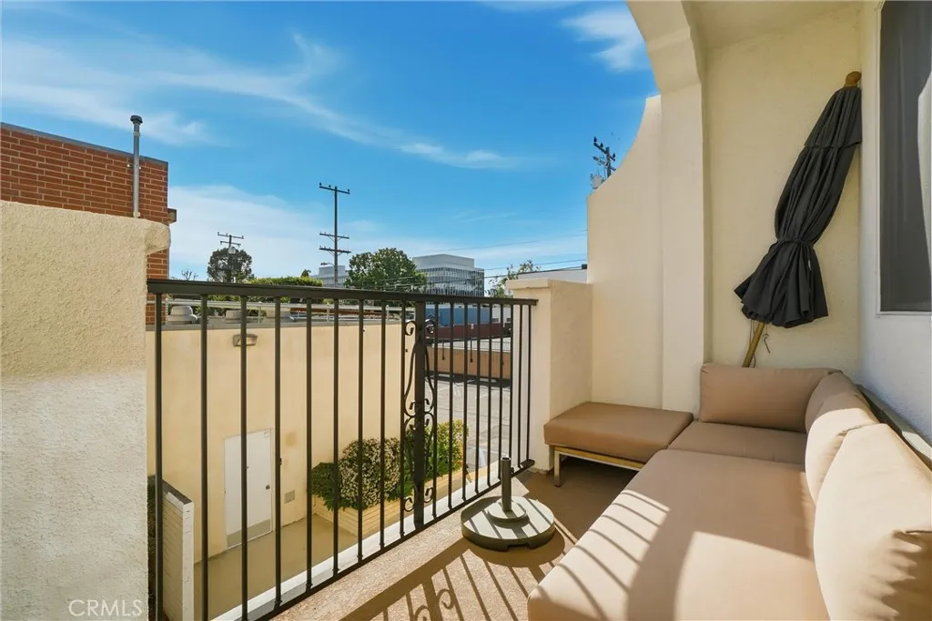 Deck of living room