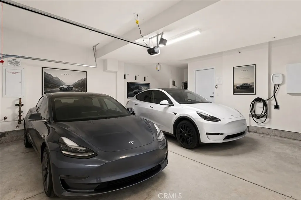 Garage virtual staged