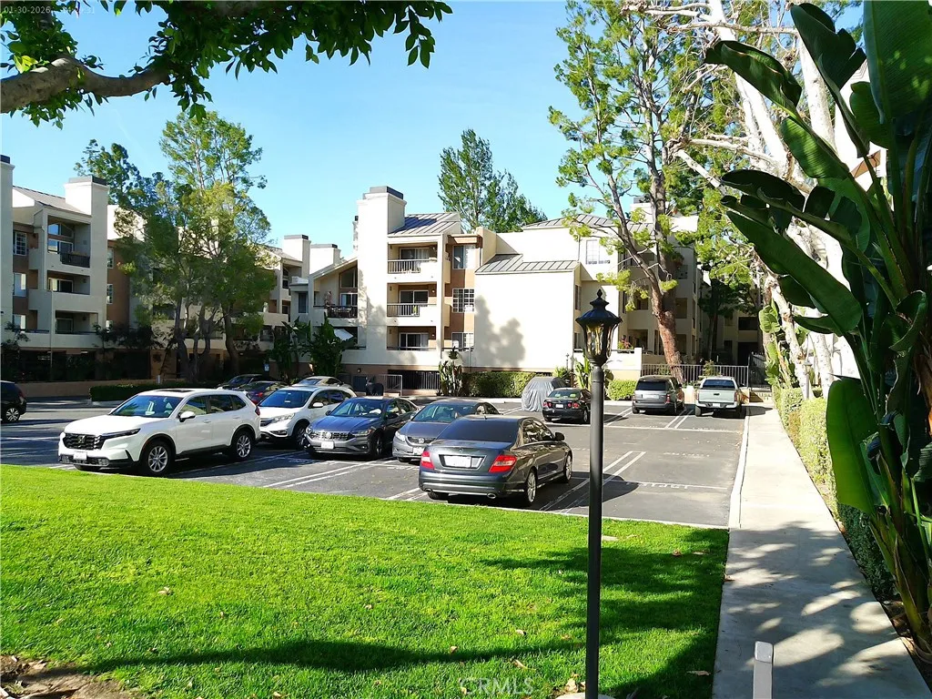 21500 Burbank 222, Woodland Hills, California 91367 home-pic-1