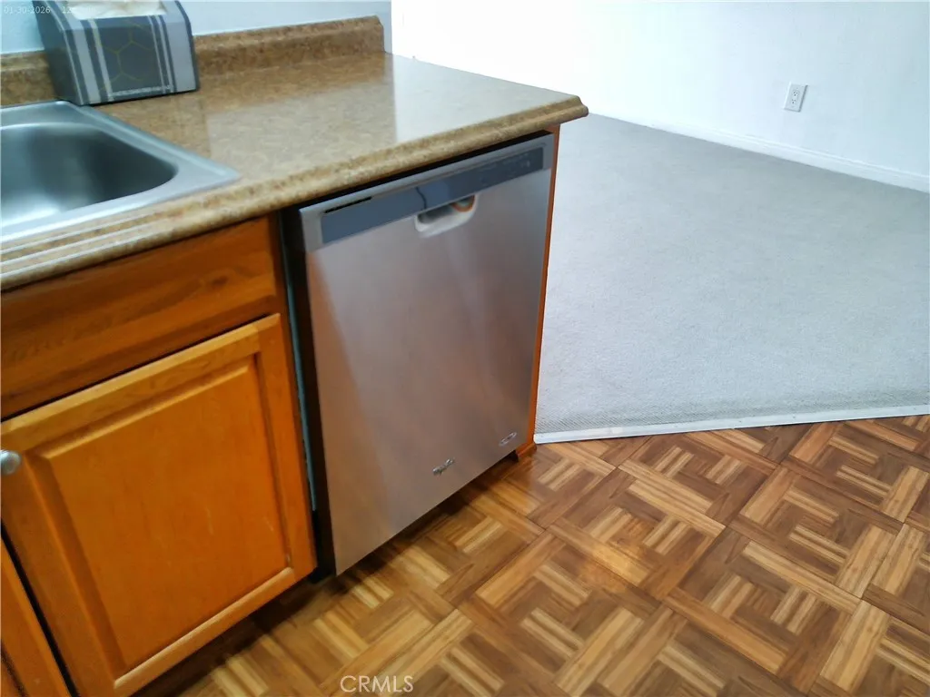 21500 Burbank 222, Woodland Hills, California 91367 home-pic-16