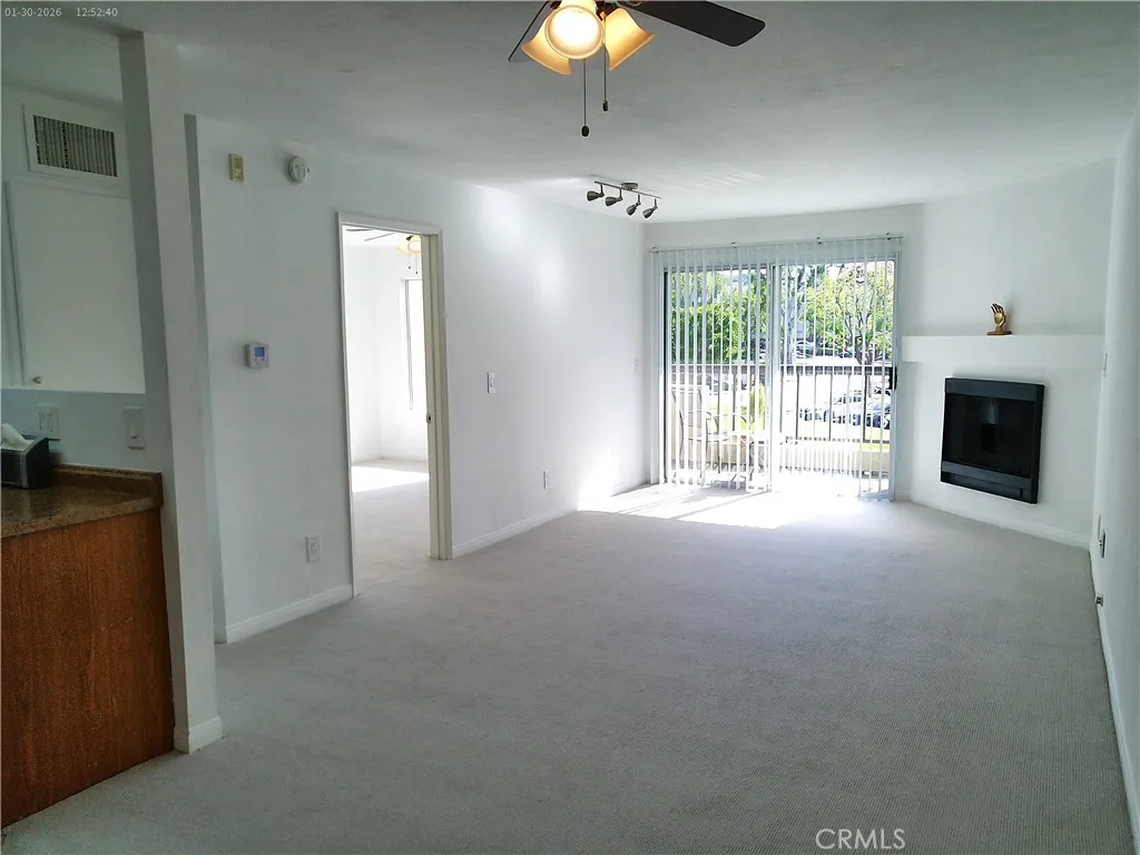 21500 Burbank 222, Woodland Hills, California 91367 home-pic-6