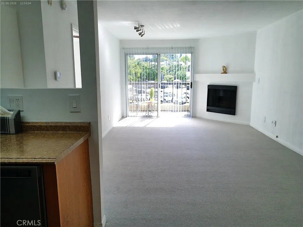 21500 Burbank 222, Woodland Hills, California 91367 home-pic-7