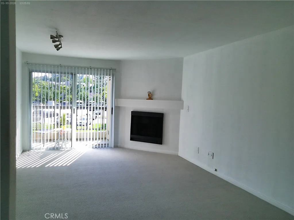 21500 Burbank 222, Woodland Hills, California 91367 home-pic-11