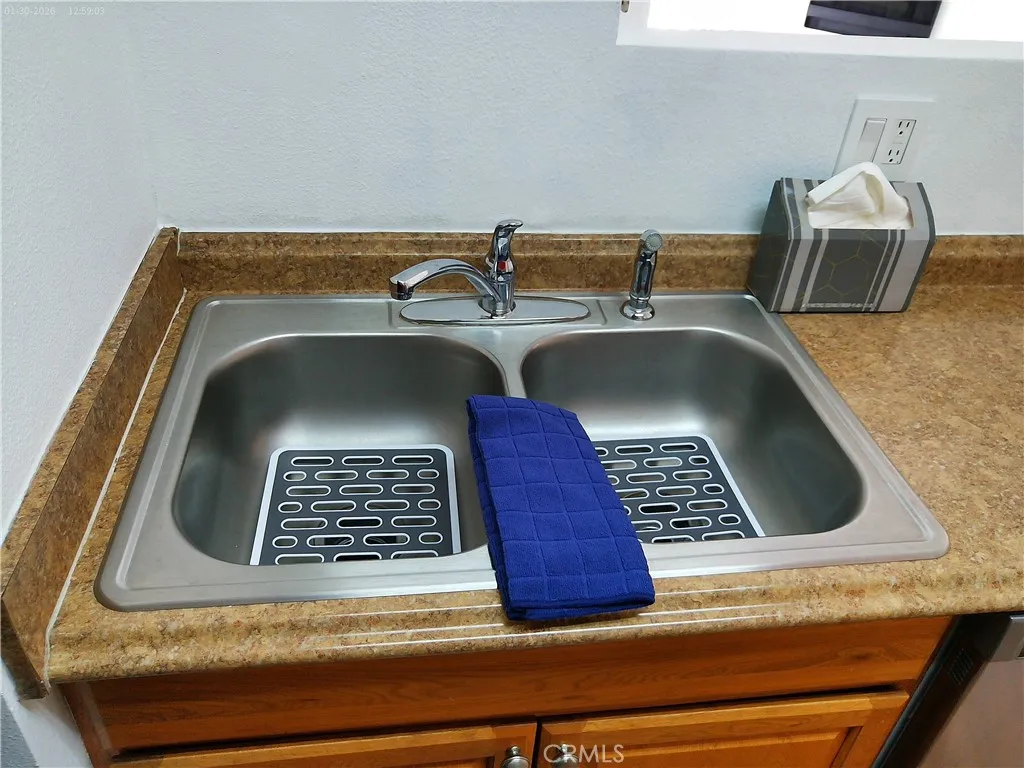 21500 Burbank 222, Woodland Hills, California 91367 home-pic-15