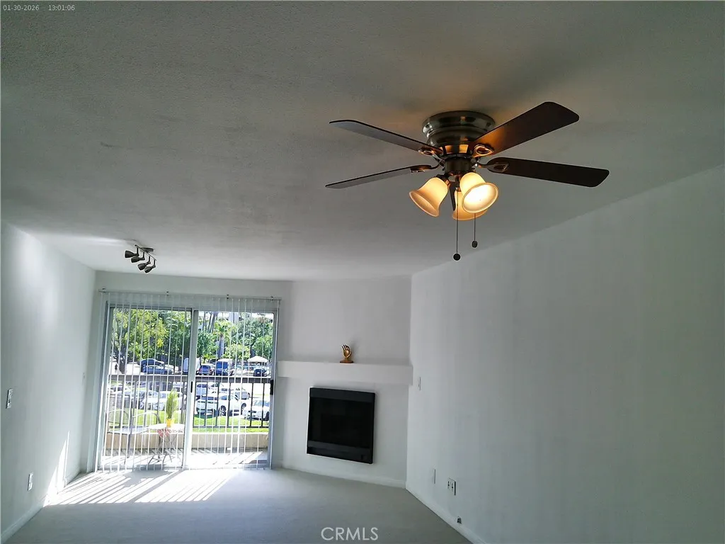 21500 Burbank 222, Woodland Hills, California 91367 home-pic-8