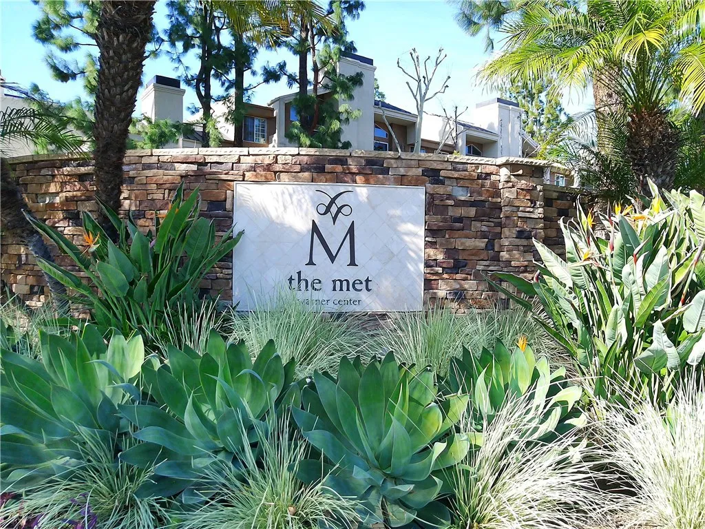21500 Burbank 222, Woodland Hills, California 91367 home-pic-2