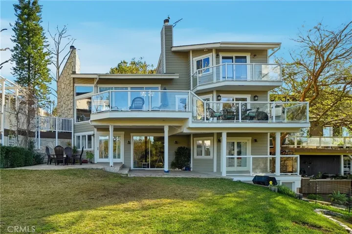 BEAUTIFUL VILLAGE HOME!