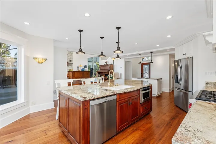 BOSH DISHWASHER AND DRAWER MICROWAVE ON CENTER ISLAND