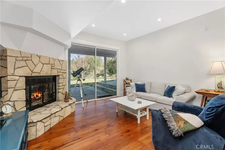 LOWER LEVEL LIVING AREA