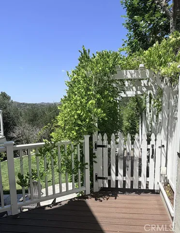 TRELLIS TO LOWER LEVEL