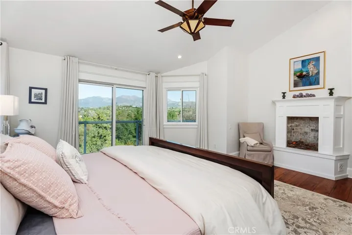 MASTER BEDROOM UPSTAIRS
