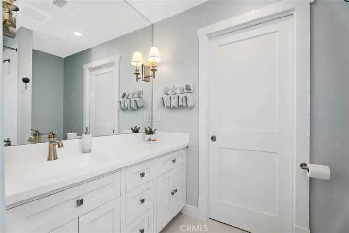 SECOND BATH UPSTAIRS FOR BEDROOM 2 - 
WITH LAUNDRY ROOM DOOR CLOSED