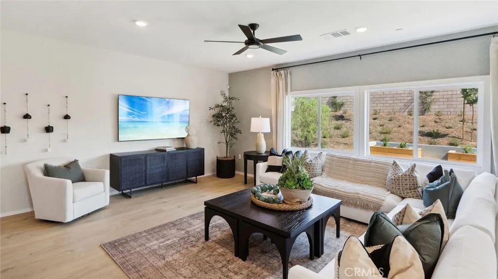 30539 Via Del Cielo, Winchester, California 92596 home-pic-2