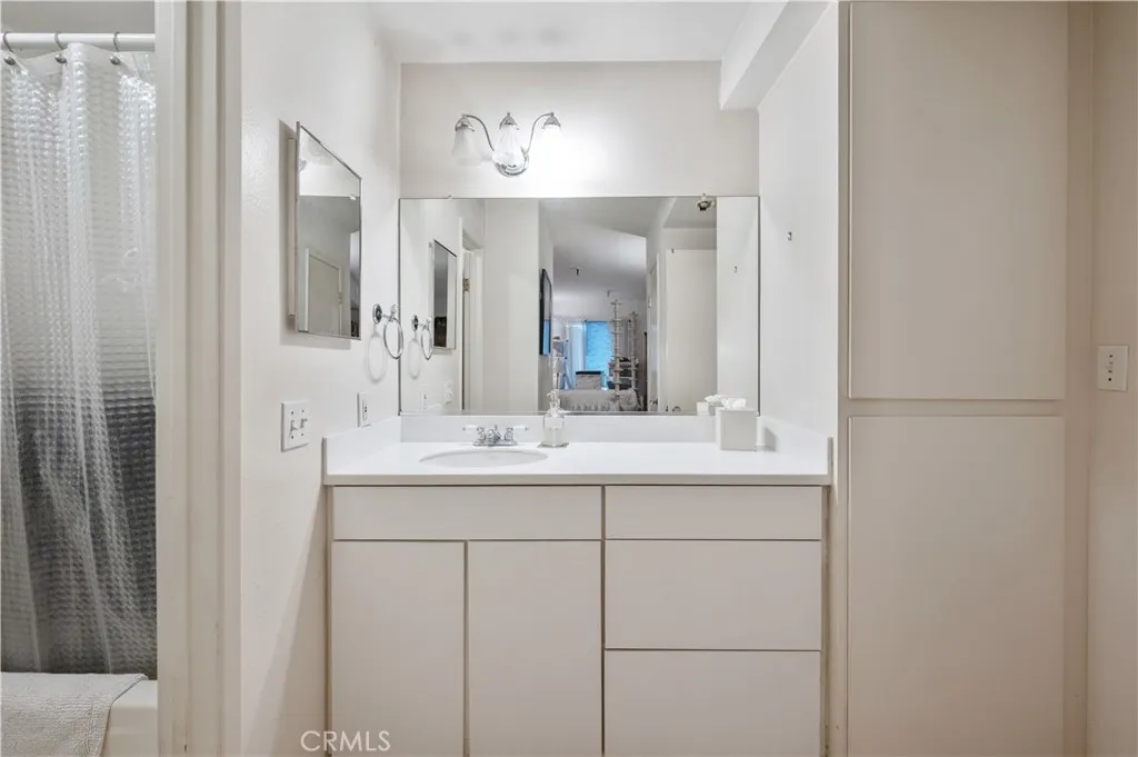 565 Esplanade 202, Redondo Beach, California 90277 home-pic-16