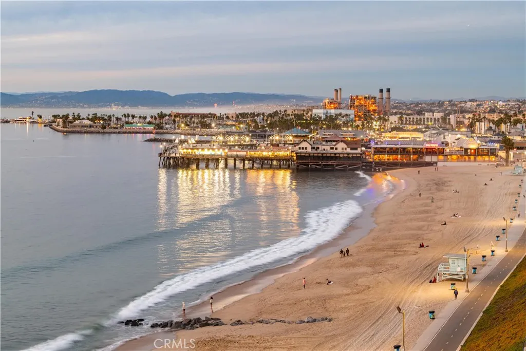 565 Esplanade 202, Redondo Beach, California 90277 home-pic-2