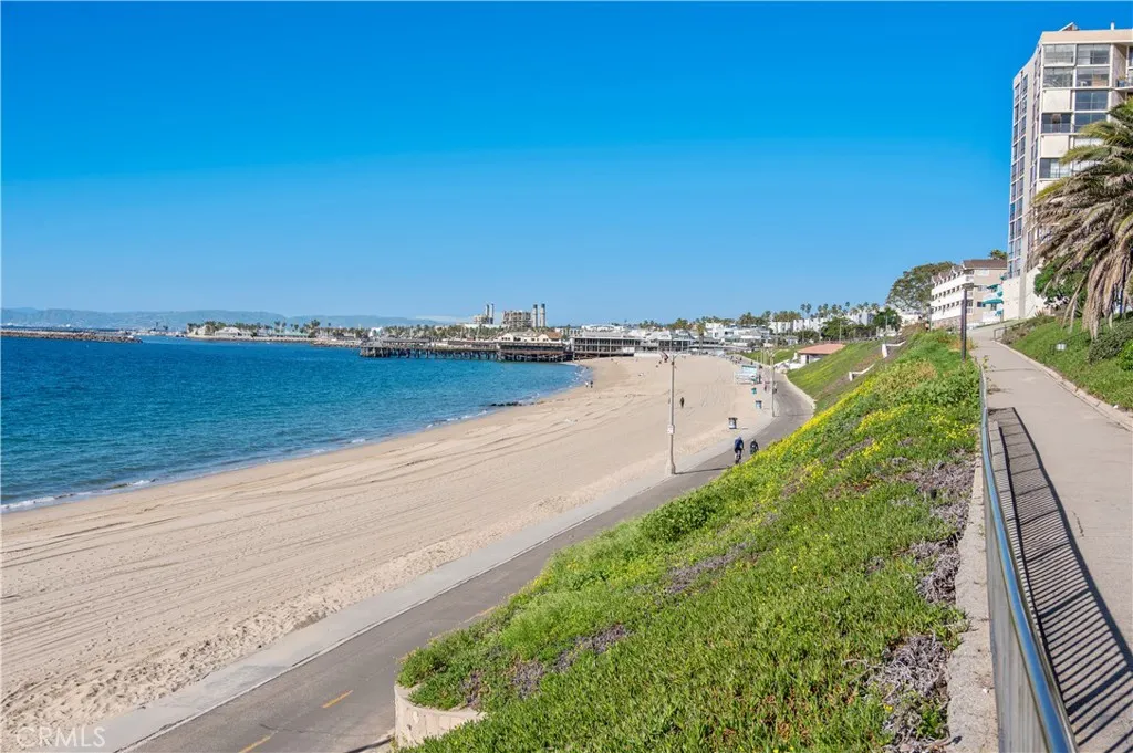 565 Esplanade 202, Redondo Beach, California 90277 home-pic-20