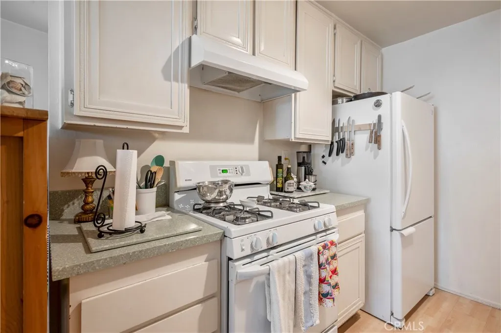565 Esplanade 202, Redondo Beach, California 90277 home-pic-14