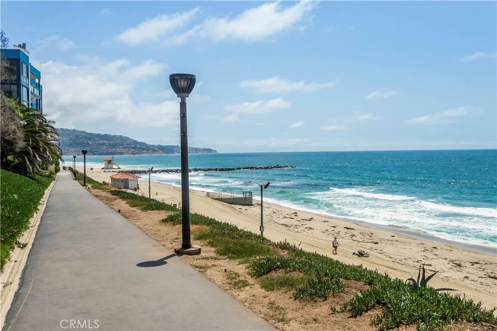 565 Esplanade 202, Redondo Beach, California 90277 home-pic-3