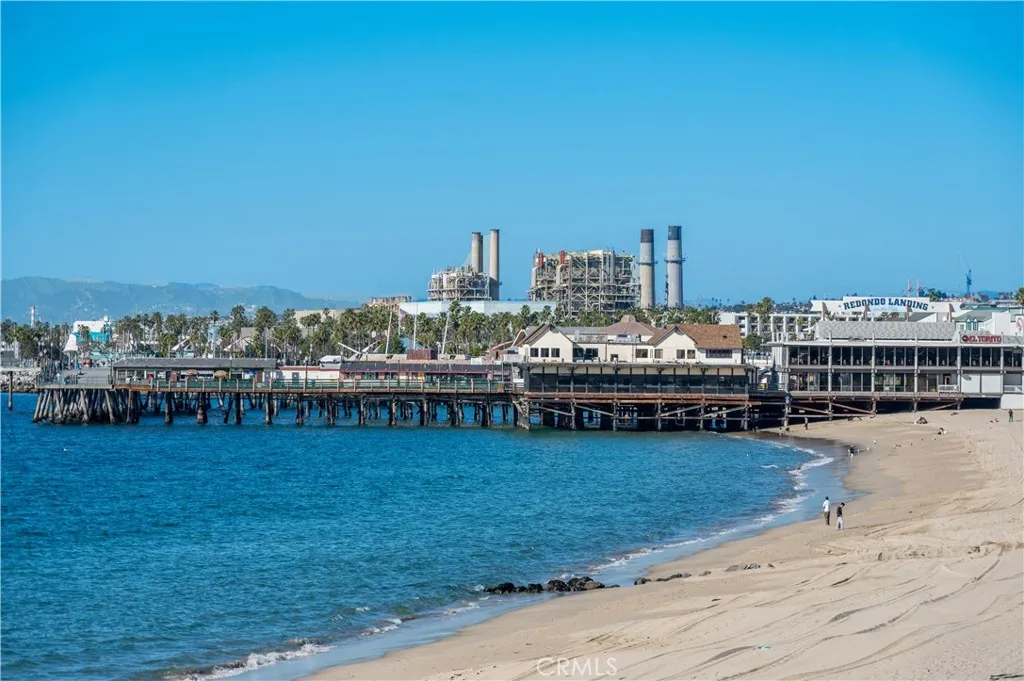 565 Esplanade 202, Redondo Beach, California 90277 home-pic-22