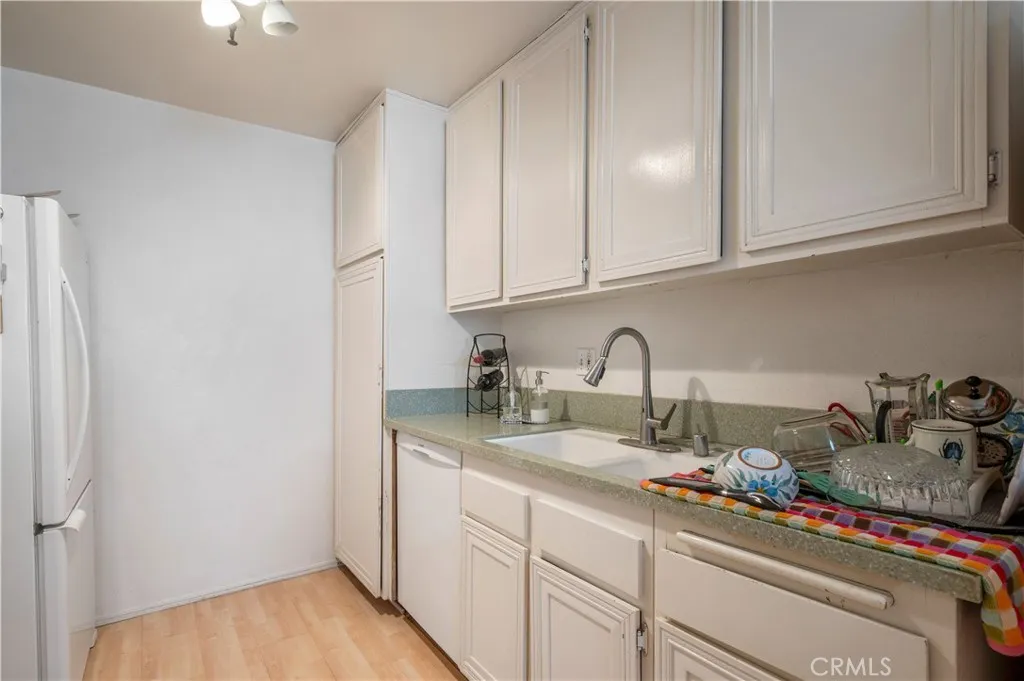 565 Esplanade 202, Redondo Beach, California 90277 home-pic-13