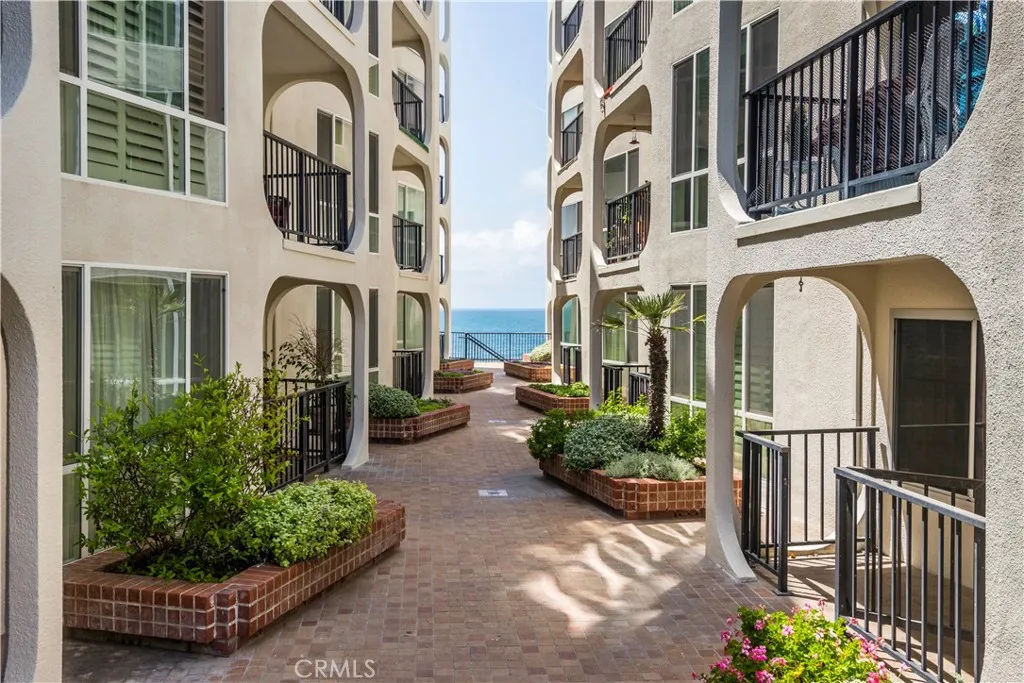 565 Esplanade 202, Redondo Beach, California 90277 home-pic-4